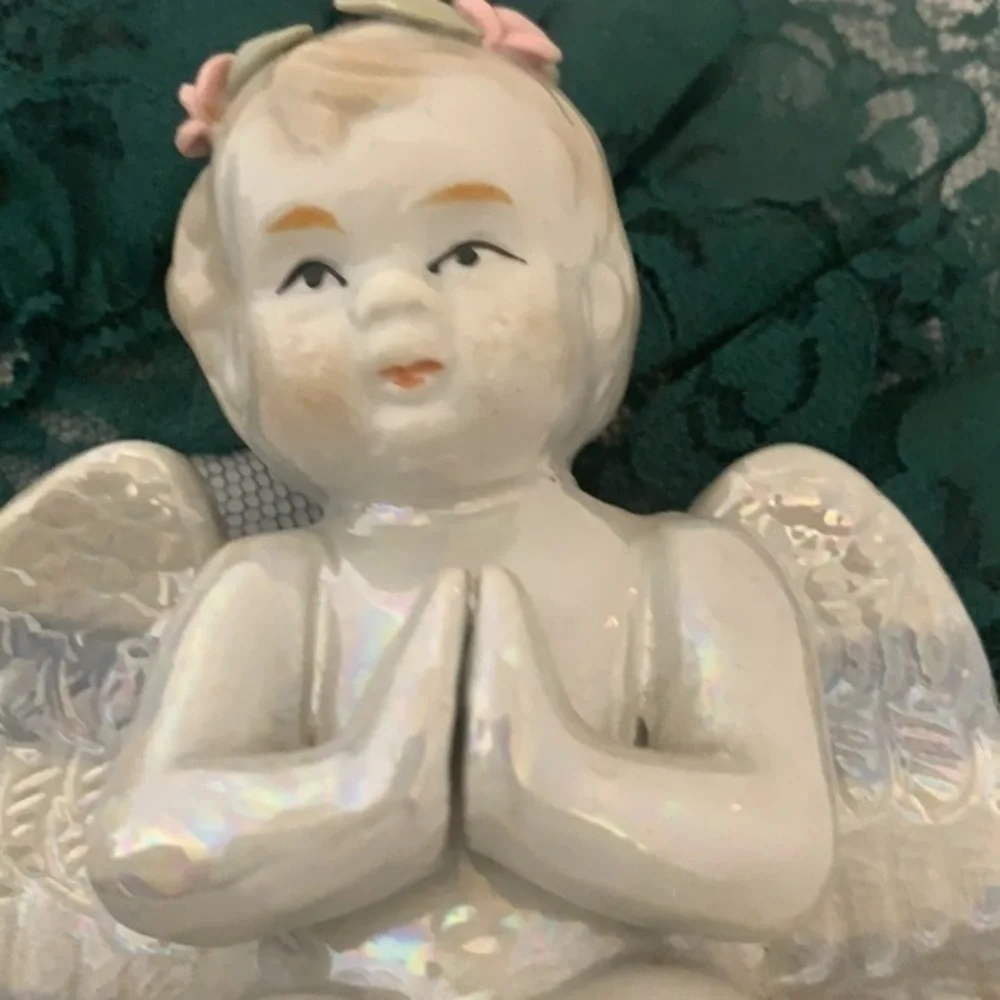 Angels Praying